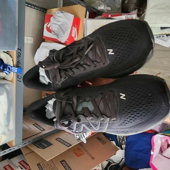New Balance Charcoal Running Shoes - Picture 1 of 4
